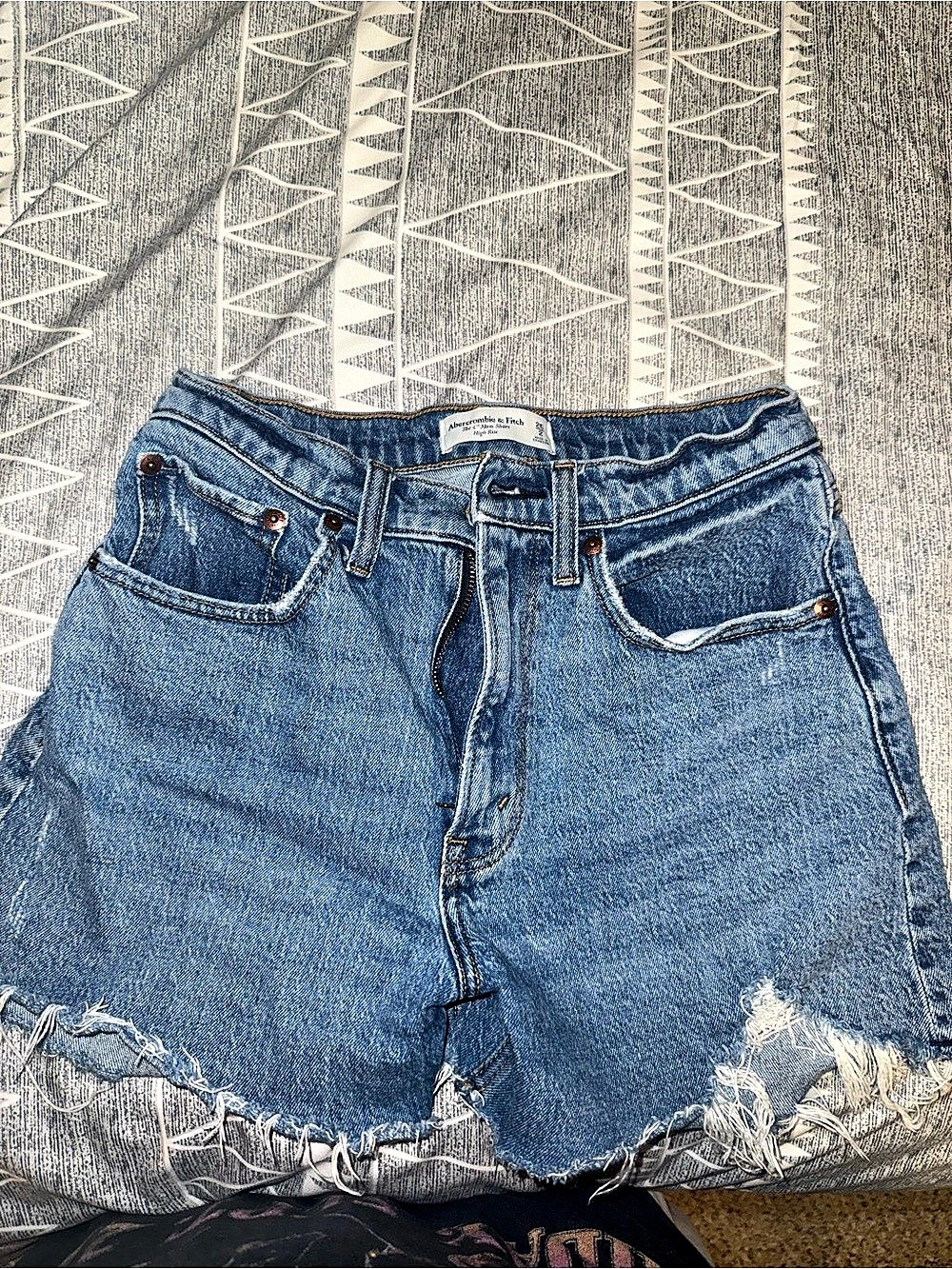 Abercrombie & Fitch The 4" Mom Short High Rise Denim Jean Shorts Waist 2 Blue